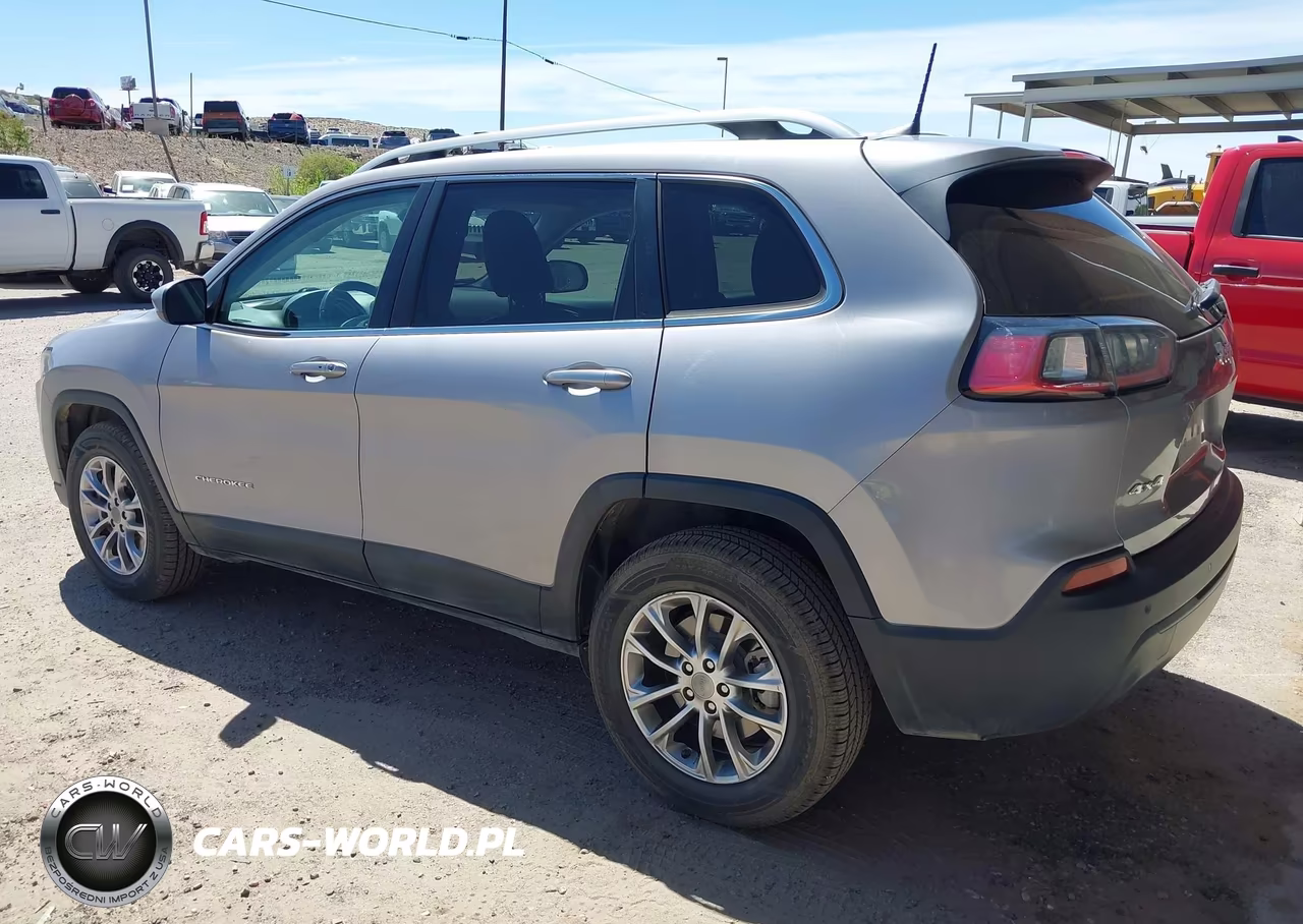 2019 Jeep Cherokee Latitude Plus 4X4 VIN:1C4PJMLB7KD226922 - 3
