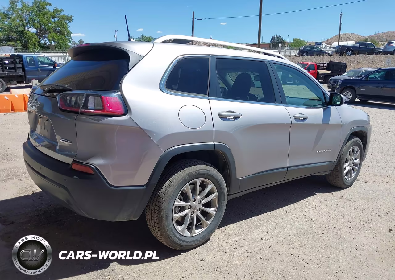 2019 Jeep Cherokee Latitude Plus 4X4 VIN:1C4PJMLB7KD226922 - 4