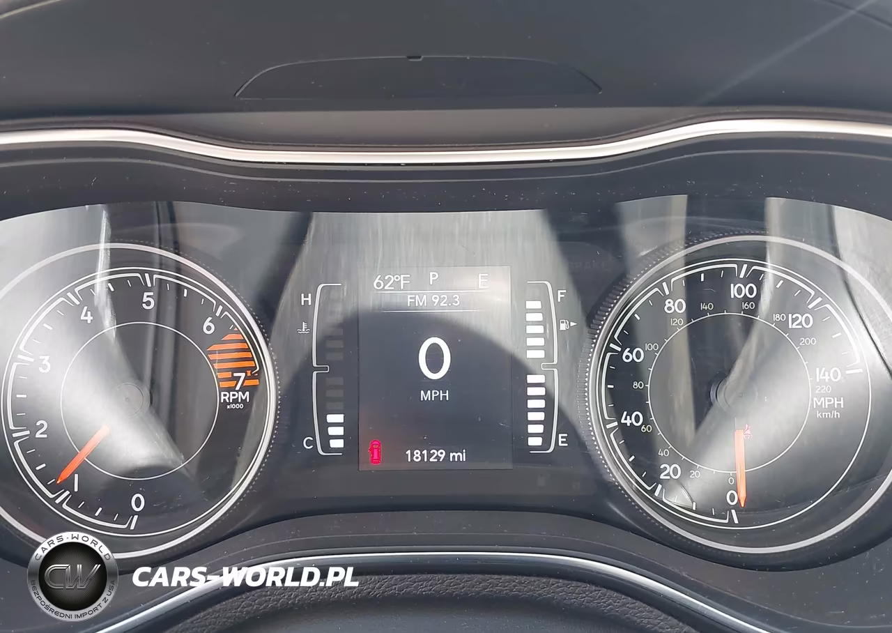 2019 Jeep Cherokee Latitude Plus 4X4 VIN:1C4PJMLB7KD226922 - 7