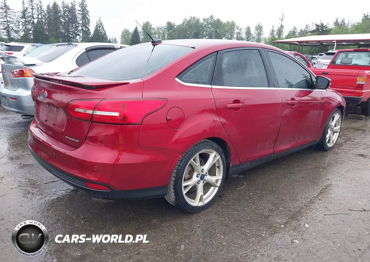 2015 Ford Focus Titanium VIN:1FADP3J20FL325131 - 4