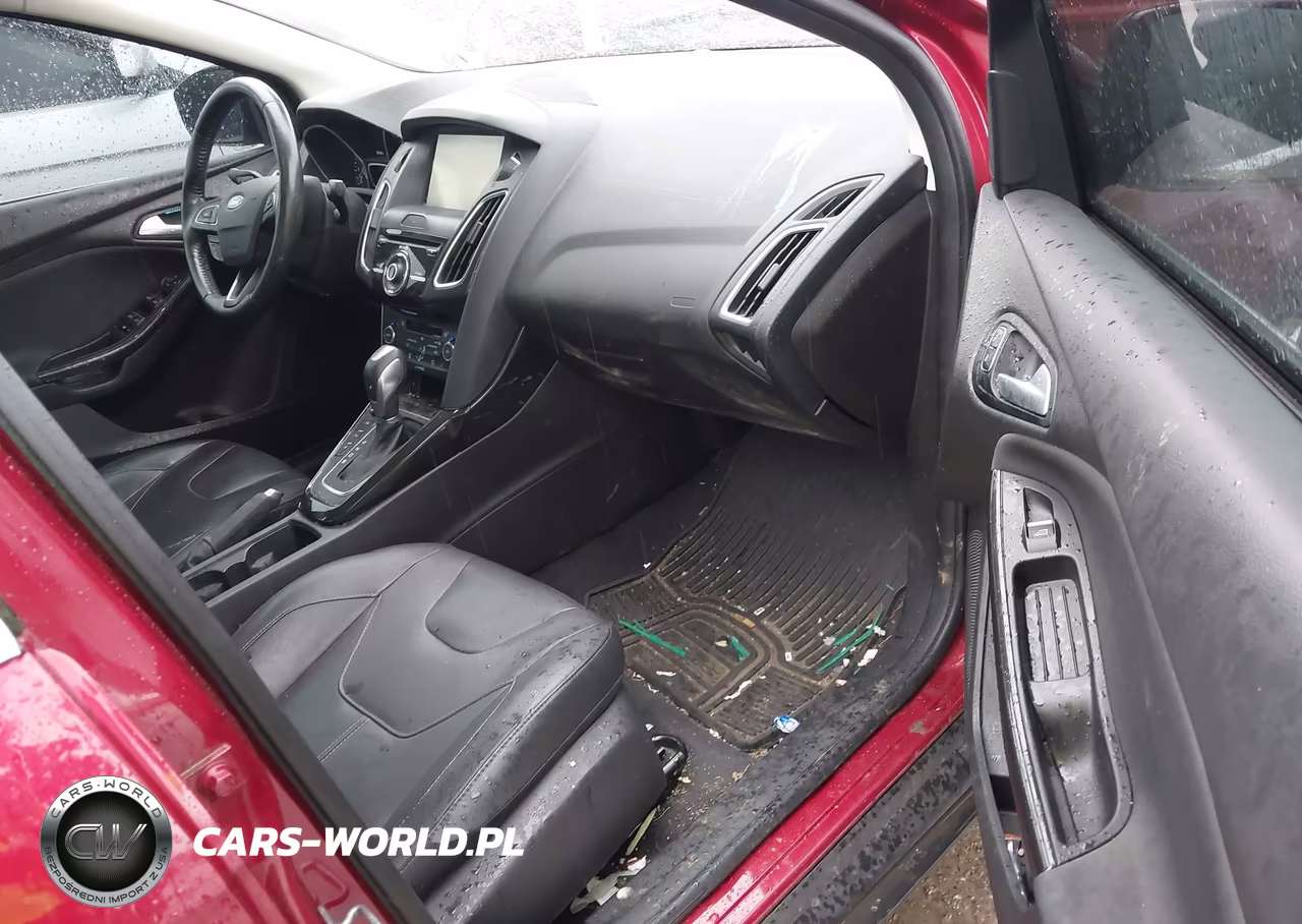 2015 Ford Focus Titanium VIN:1FADP3J20FL325131 - 5