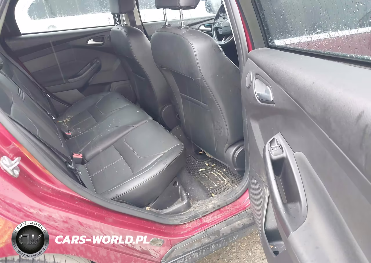 2015 Ford Focus Titanium VIN:1FADP3J20FL325131 - 8