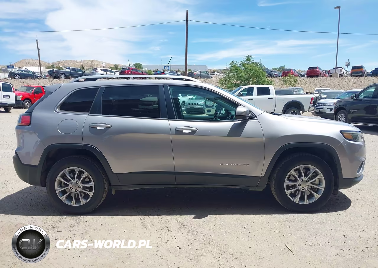 2019 Jeep Cherokee Latitude Plus 4X4 VIN:1C4PJMLB5KD226921 - 15