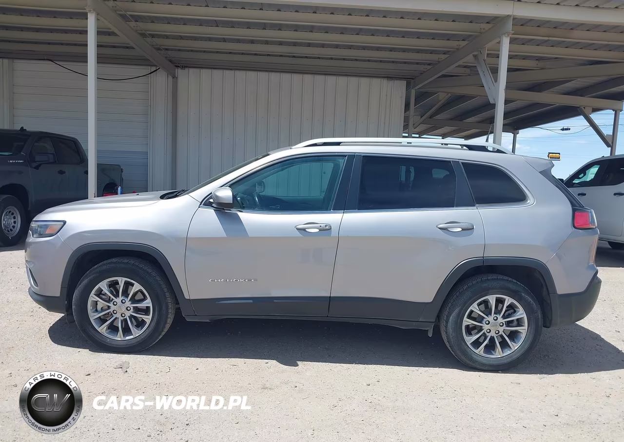 2019 Jeep Cherokee Latitude Plus 4X4 VIN:1C4PJMLB5KD226921 - 16