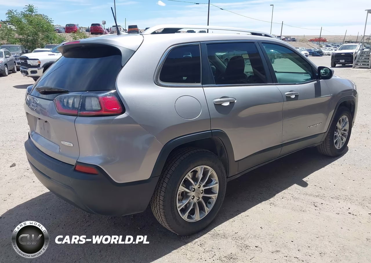 2019 Jeep Cherokee Latitude Plus 4X4 VIN:1C4PJMLB5KD226921 - 4