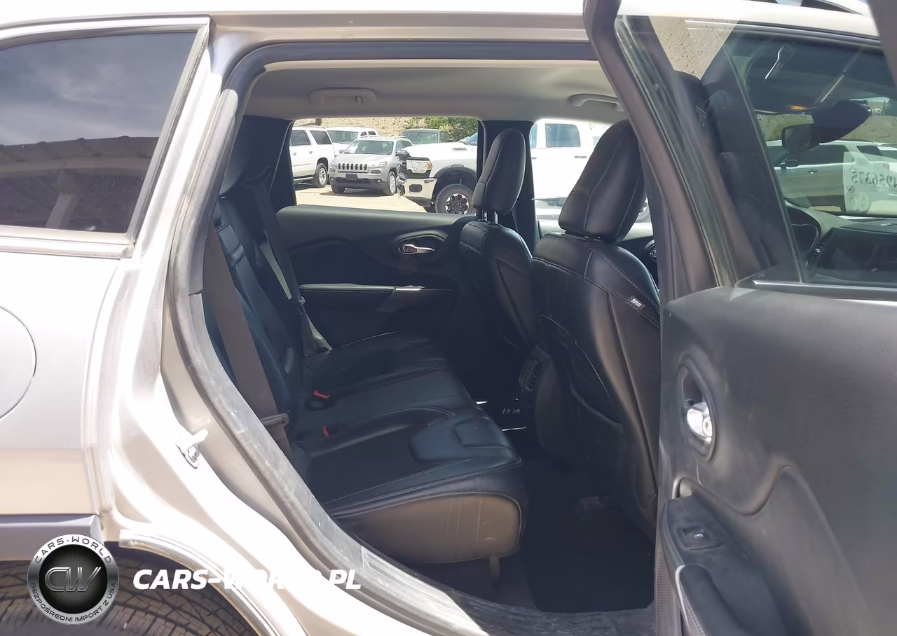 2019 Jeep Cherokee Latitude Plus 4X4 VIN:1C4PJMLB5KD226921 - 8