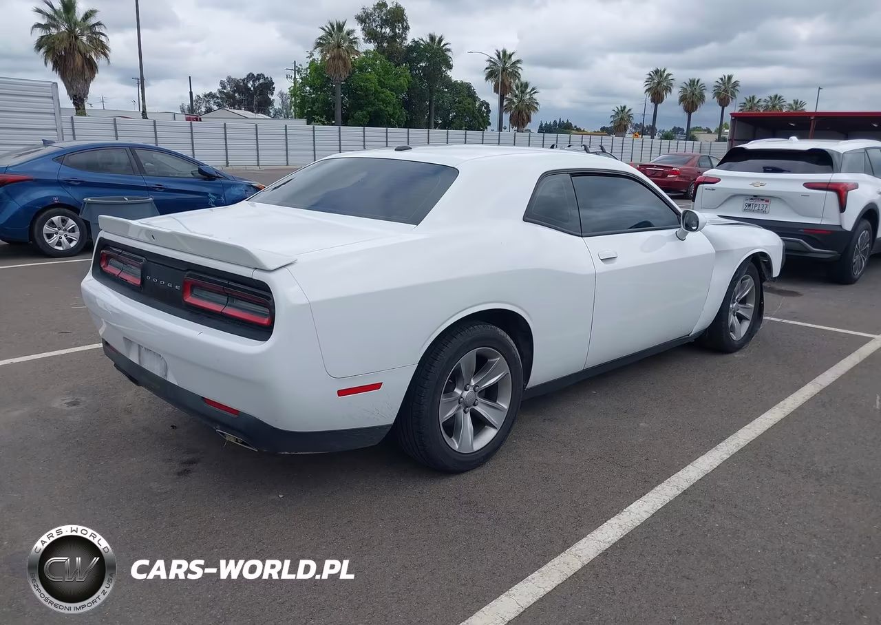 2019 Dodge Challenger Sxt VIN:2C3CDZAG3KH751064 - 4