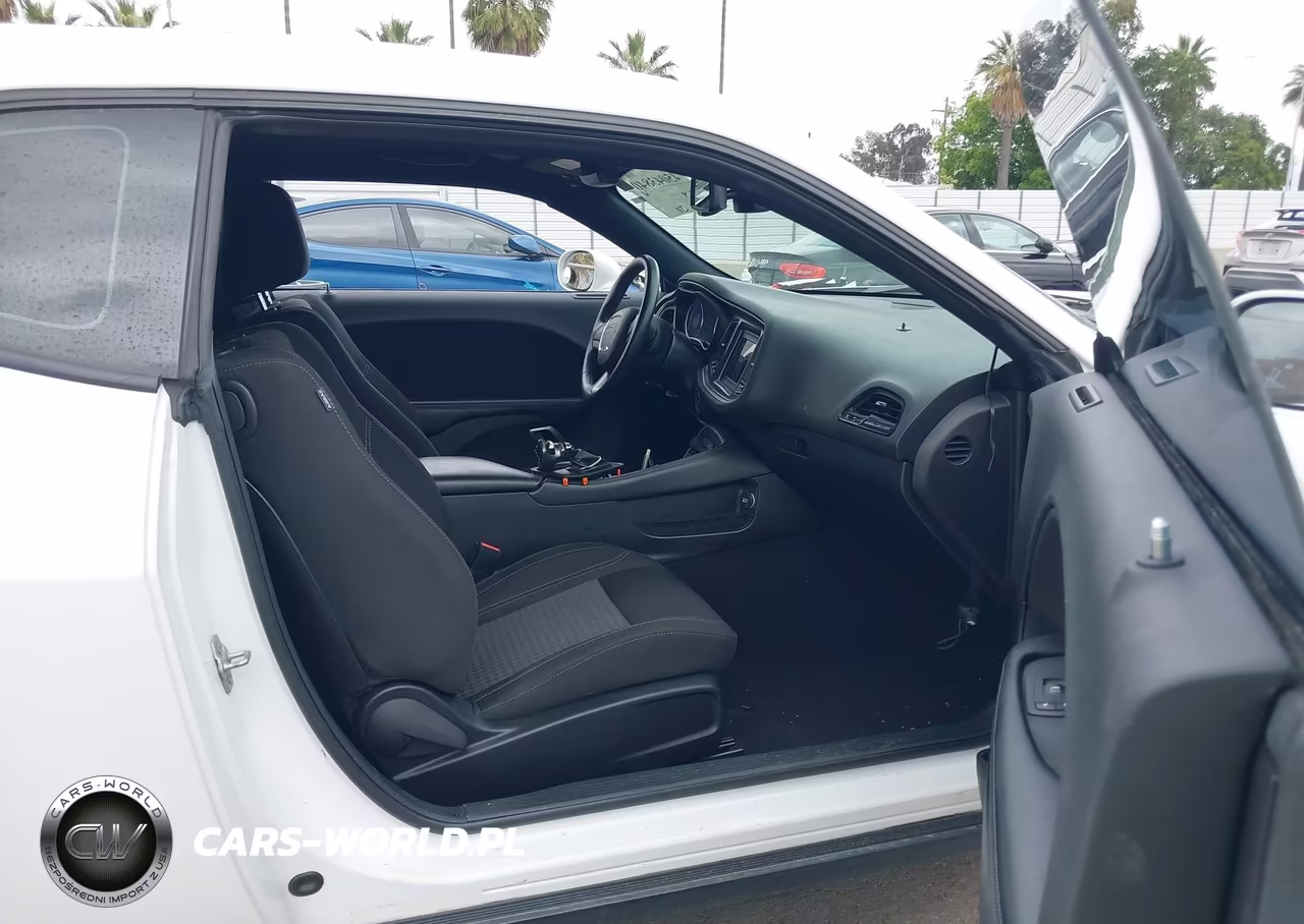 2019 Dodge Challenger Sxt VIN:2C3CDZAG3KH751064 - 5
