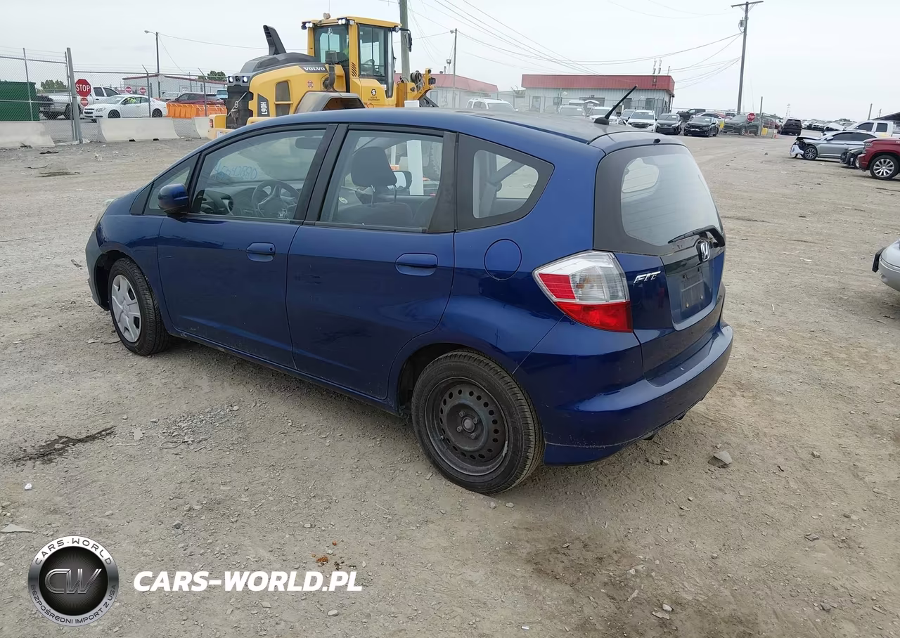 2013 Honda Fit VIN:JHMGE8H32DC018712 - 3