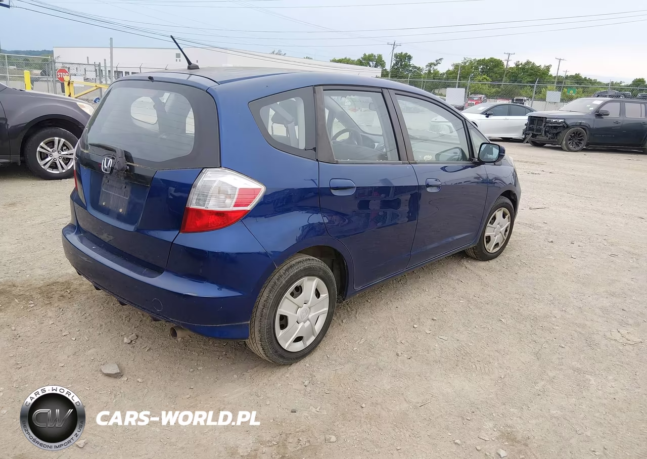 2013 Honda Fit VIN:JHMGE8H32DC018712 - 4