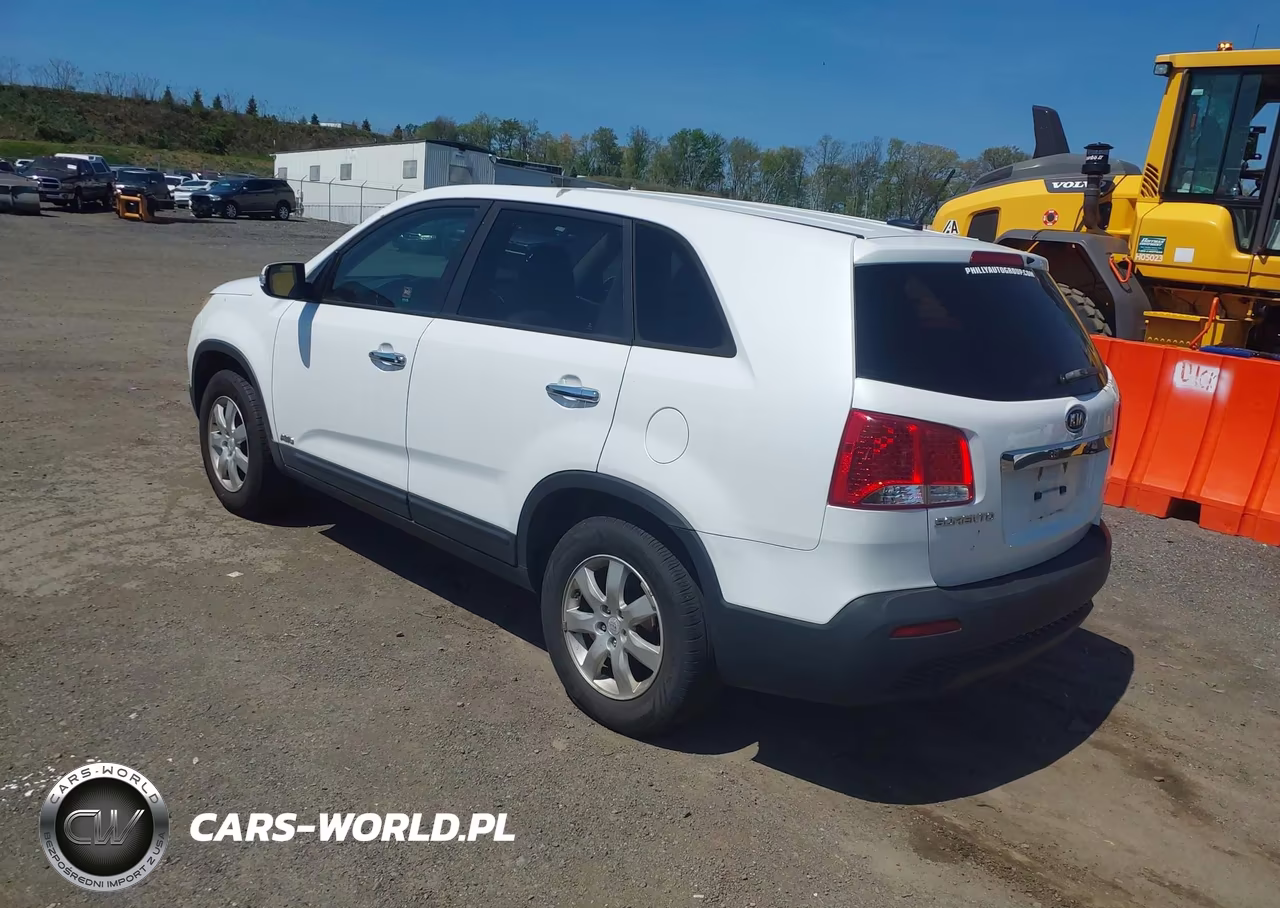 2011 Kia Sorento Lx VIN:5XYKTCA1XBG010489 - 3