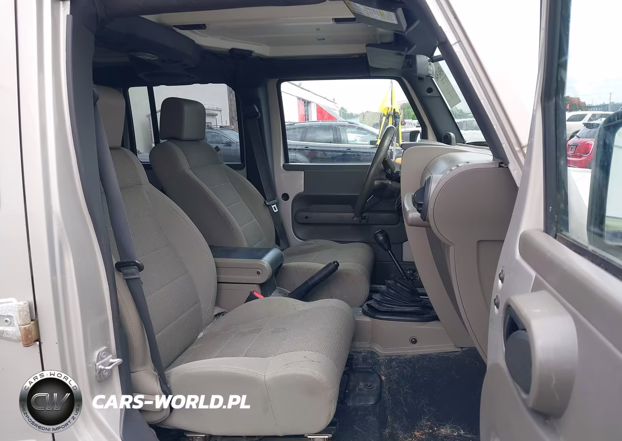 2007 Jeep Wrangler Unlimited Rubicon VIN:1J4GA69127L154304 - 5