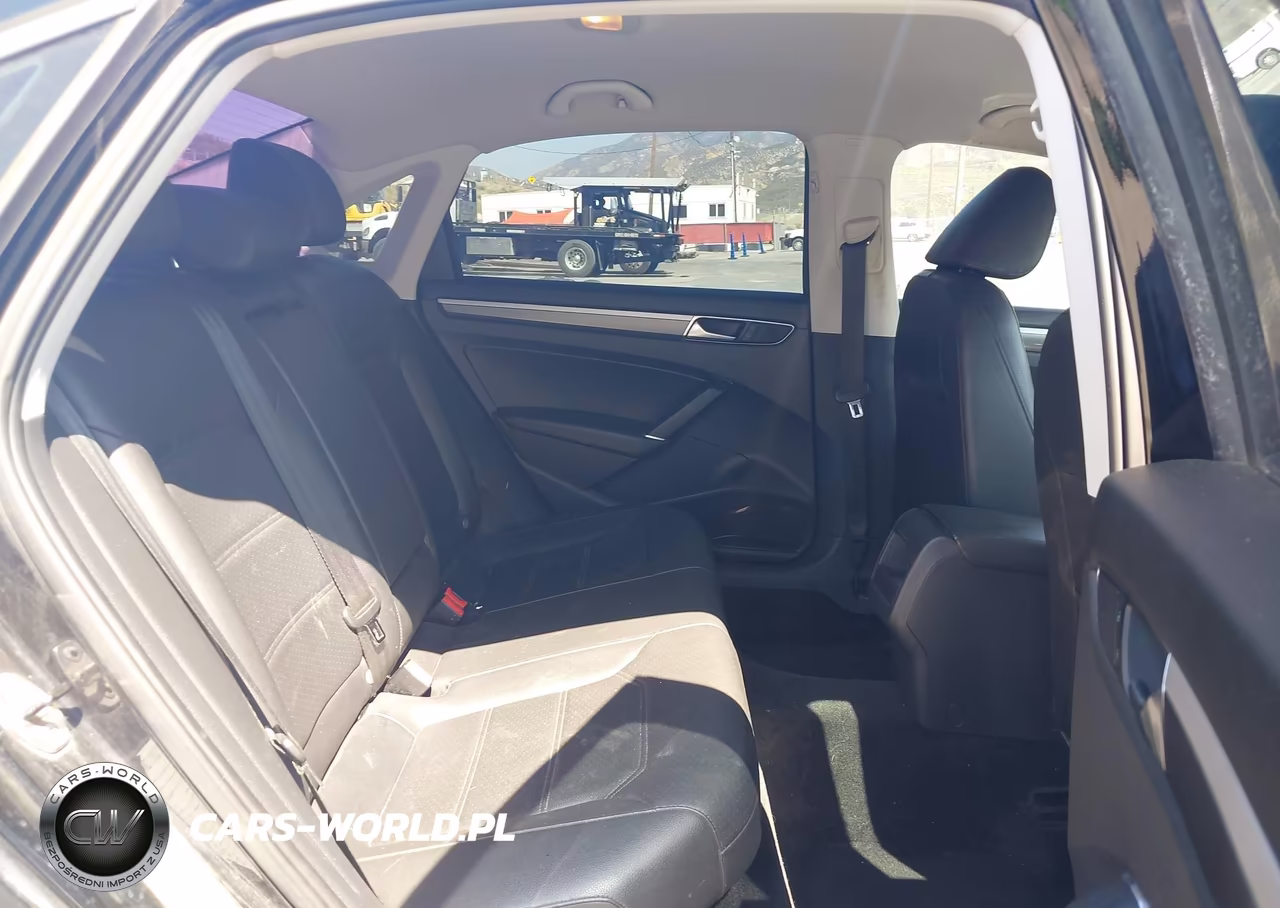 2016 Volkswagen Passat 1.8T R-Line VIN:1VWAT7A3XGC052416 - 8