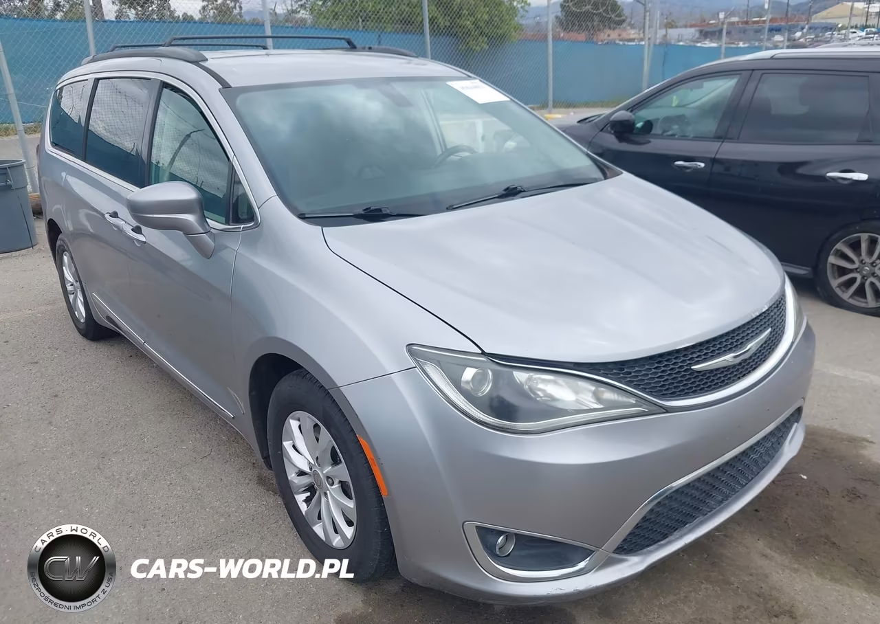 2017 Chrysler Pacifica Touring-L