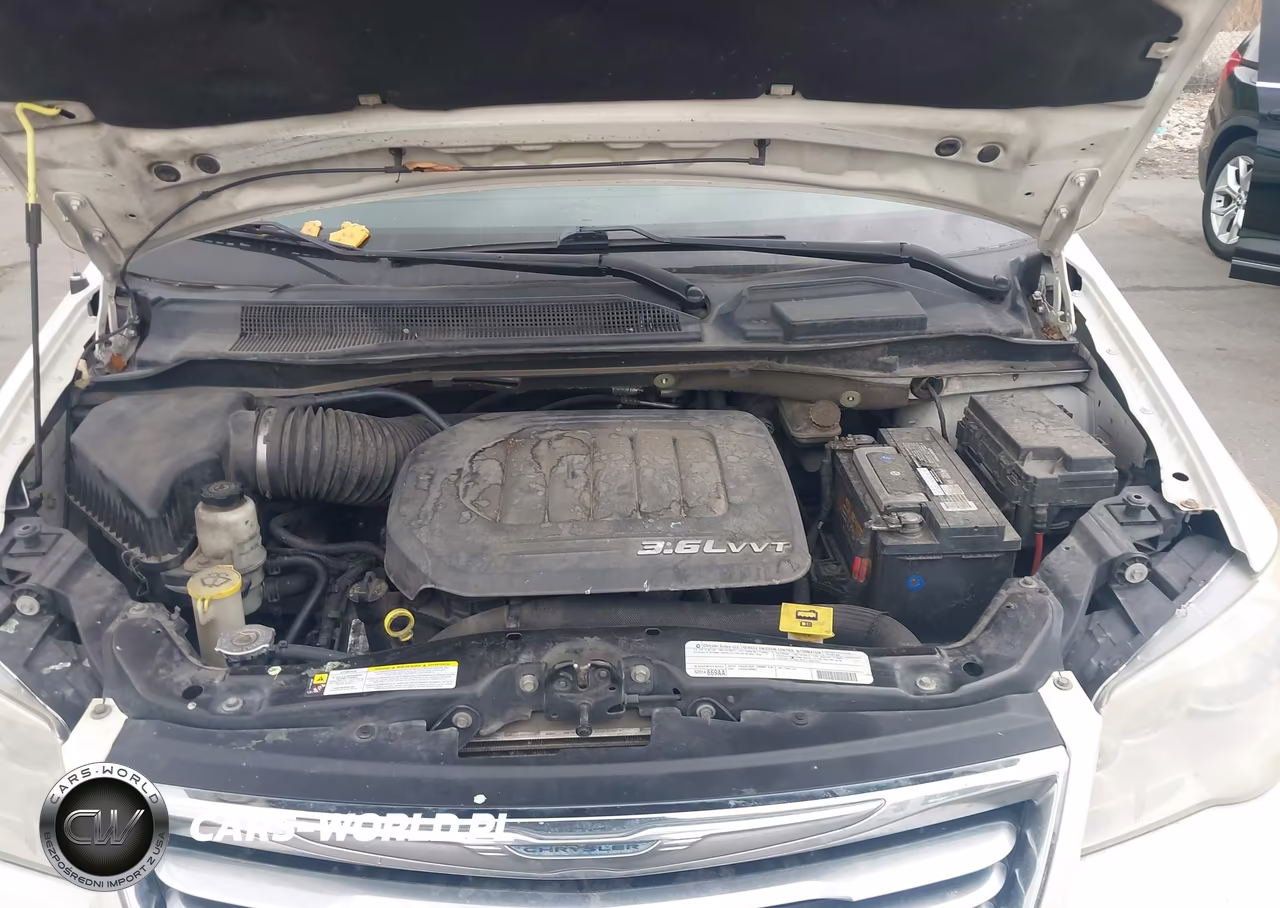 2012 Chrysler Town & Country Touring VIN:2C4RC1BG1CR374867 - 10