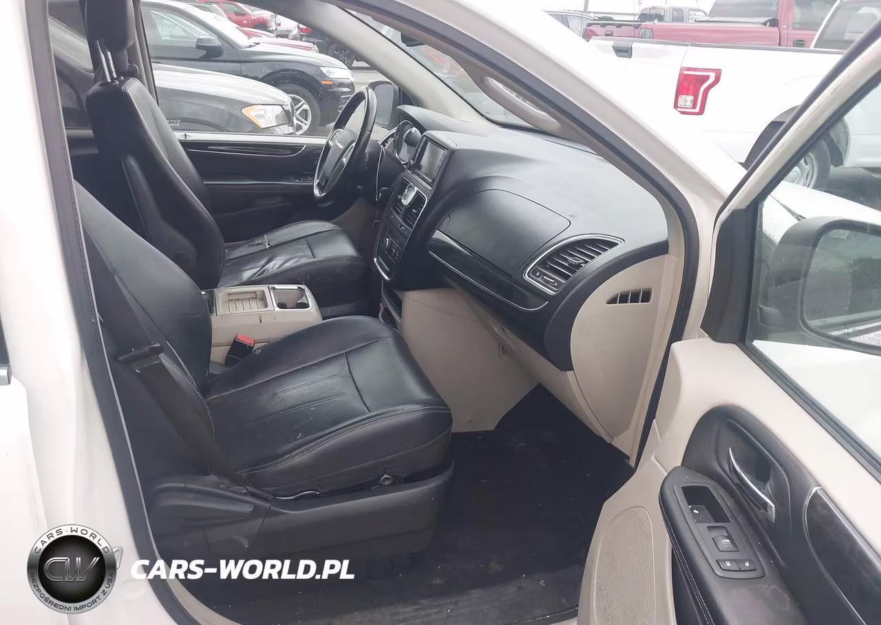 2012 Chrysler Town & Country Touring VIN:2C4RC1BG1CR374867 - 5