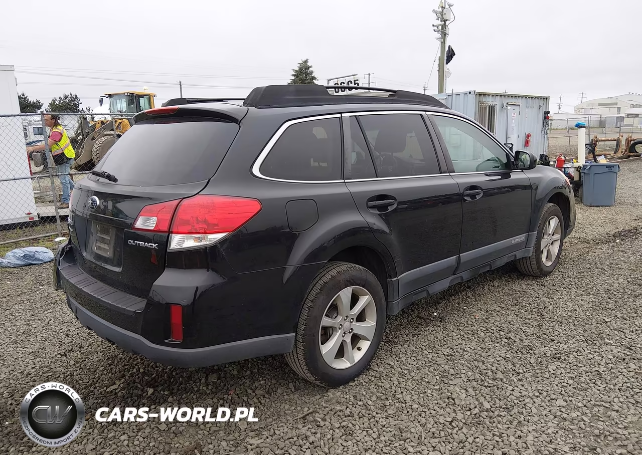 2013 Subaru Outback 2.5I Premium VIN:4S4BRCCC0D3251798 - 4