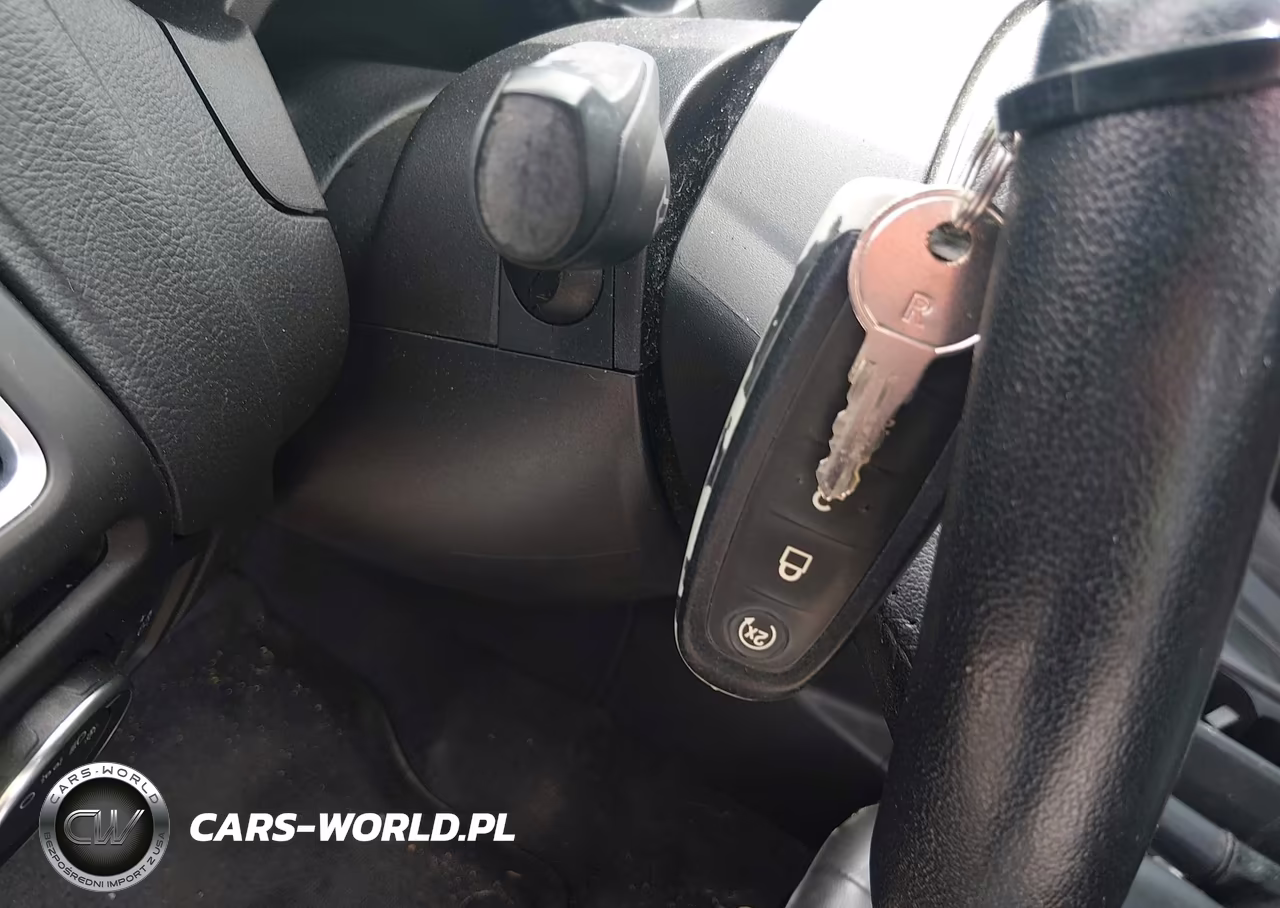 2018 Ford Focus Titanium VIN:1FADP3J27JL233104 - 11