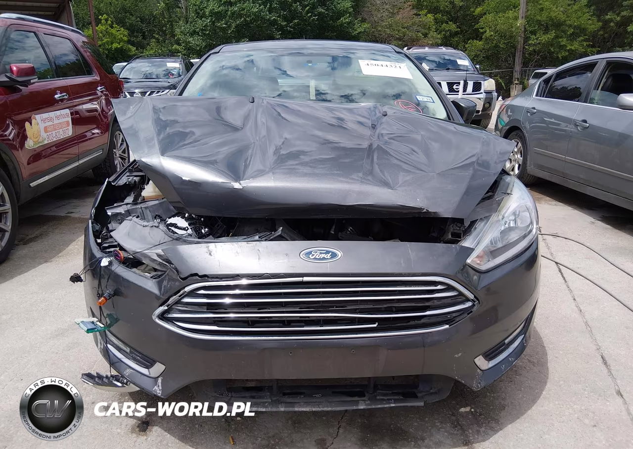 2018 Ford Focus Titanium VIN:1FADP3J27JL233104 - 13
