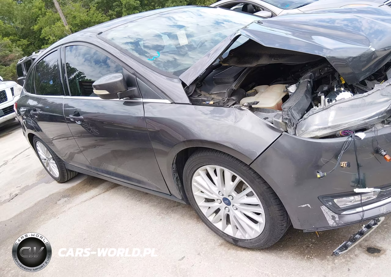 2018 Ford Focus Titanium VIN:1FADP3J27JL233104 - 14