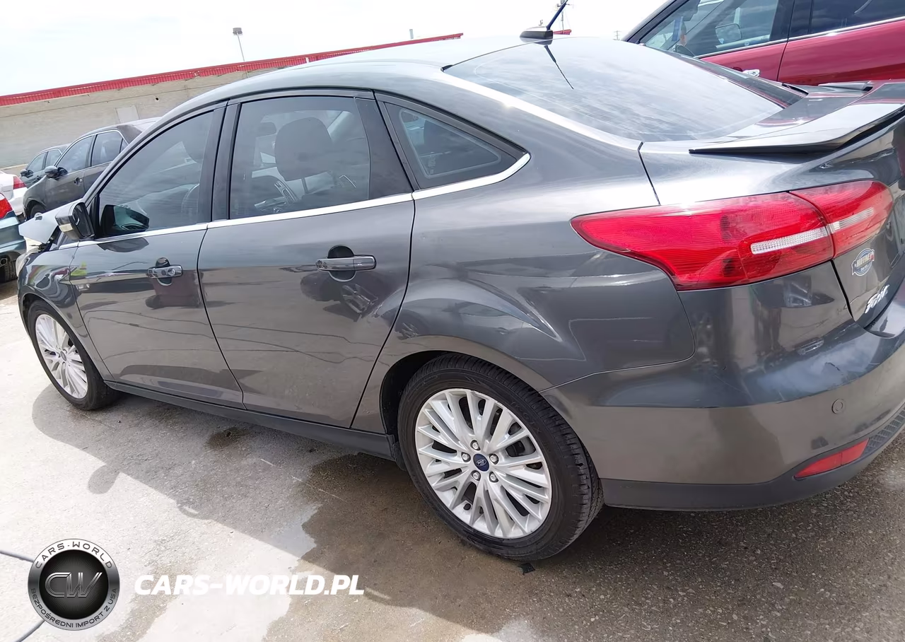 2018 Ford Focus Titanium VIN:1FADP3J27JL233104 - 15