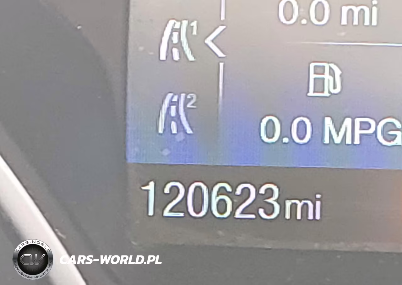 2018 Ford Focus Titanium VIN:1FADP3J27JL233104 - 16