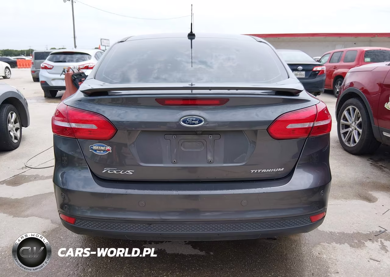 2018 Ford Focus Titanium VIN:1FADP3J27JL233104 - 17