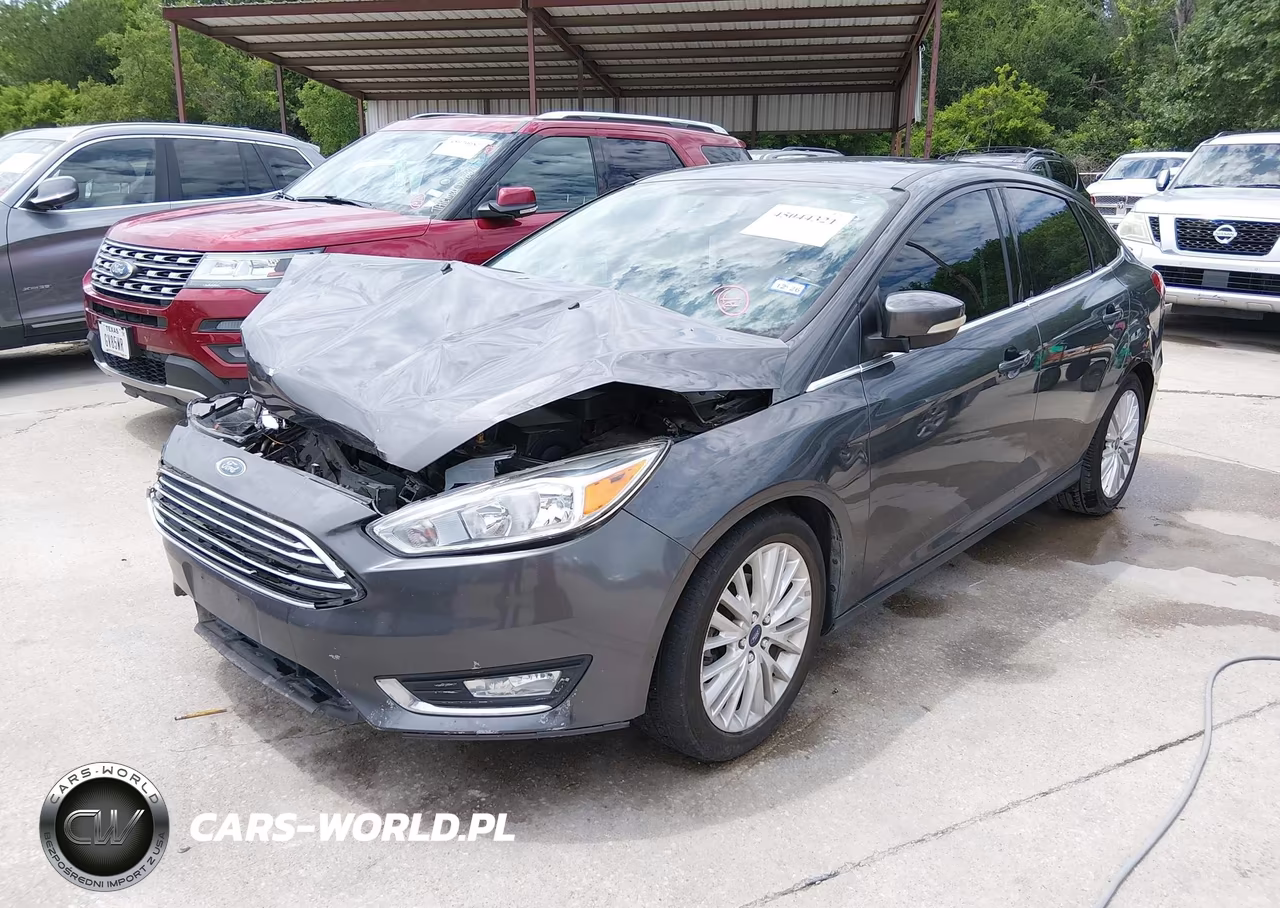 2018 Ford Focus Titanium VIN:1FADP3J27JL233104 - 2