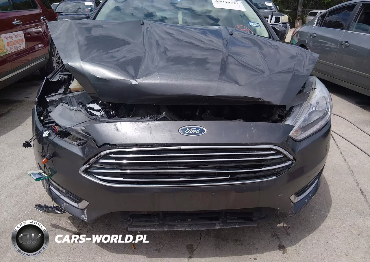 2018 Ford Focus Titanium VIN:1FADP3J27JL233104 - 6