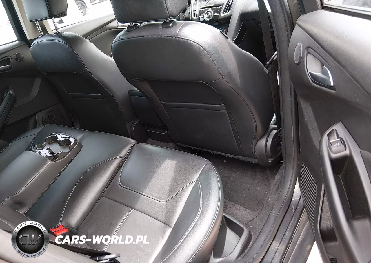 2018 Ford Focus Titanium VIN:1FADP3J27JL233104 - 8