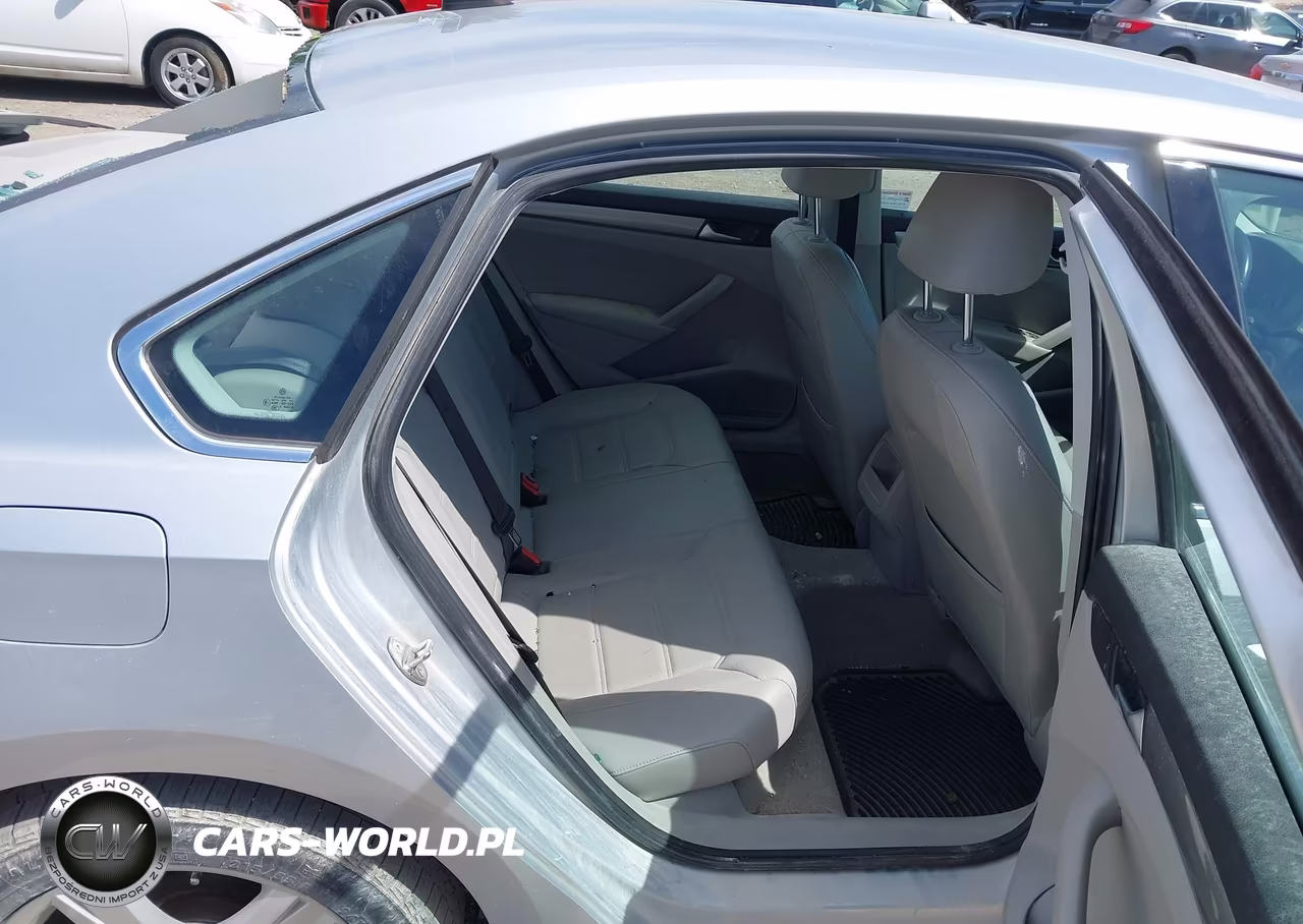 2015 Volkswagen Passat 1.8T Limited Edition VIN:1VWAT7A34FC083255 - 8