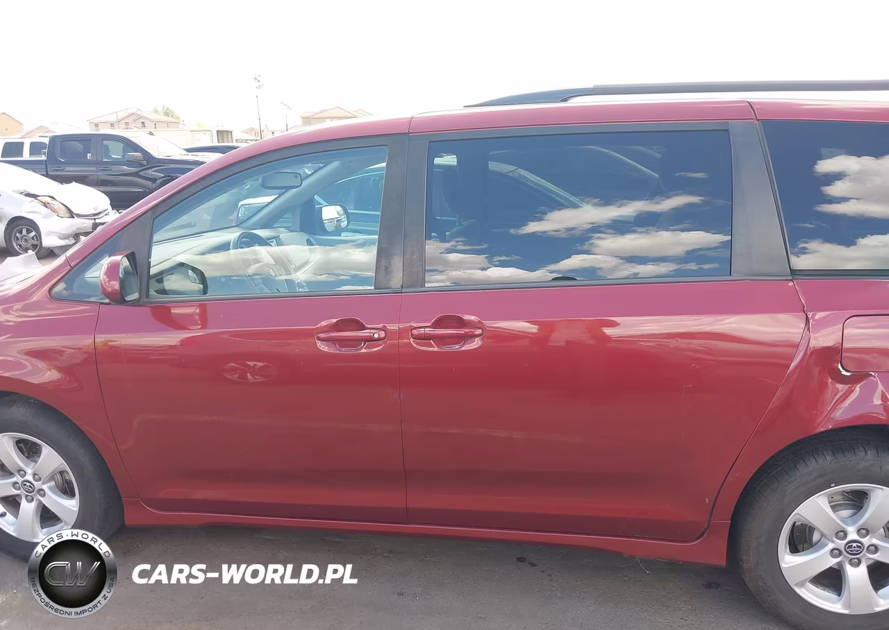 2019 Toyota Sienna Le 8 Passenger VIN:5TDKZ3DC4KS009918 - 14
