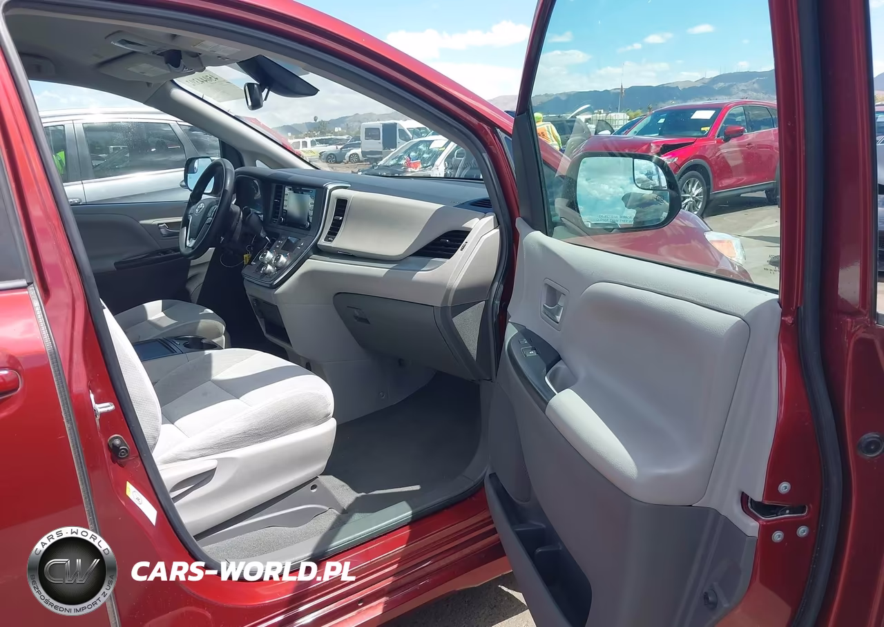 2019 Toyota Sienna Le 8 Passenger VIN:5TDKZ3DC4KS009918 - 5