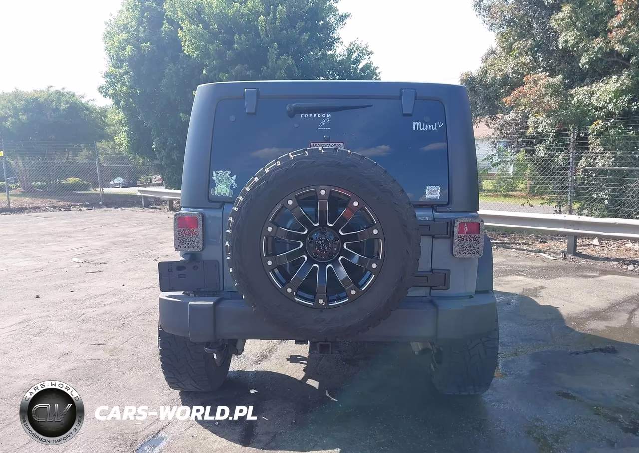 2015 Jeep Wrangler Unlimited Sport VIN:1C4BJWDG4FL550096 - 17