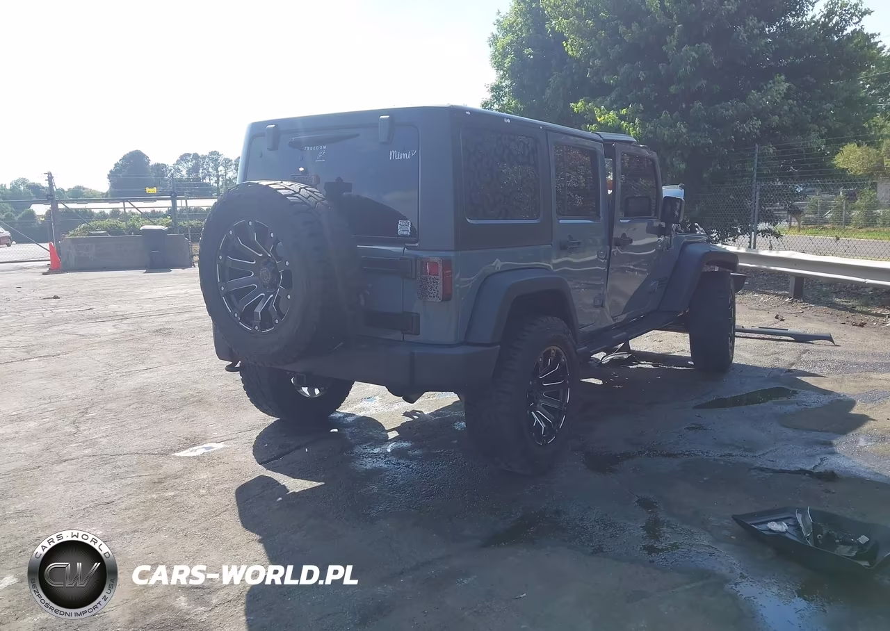 2015 Jeep Wrangler Unlimited Sport VIN:1C4BJWDG4FL550096 - 4