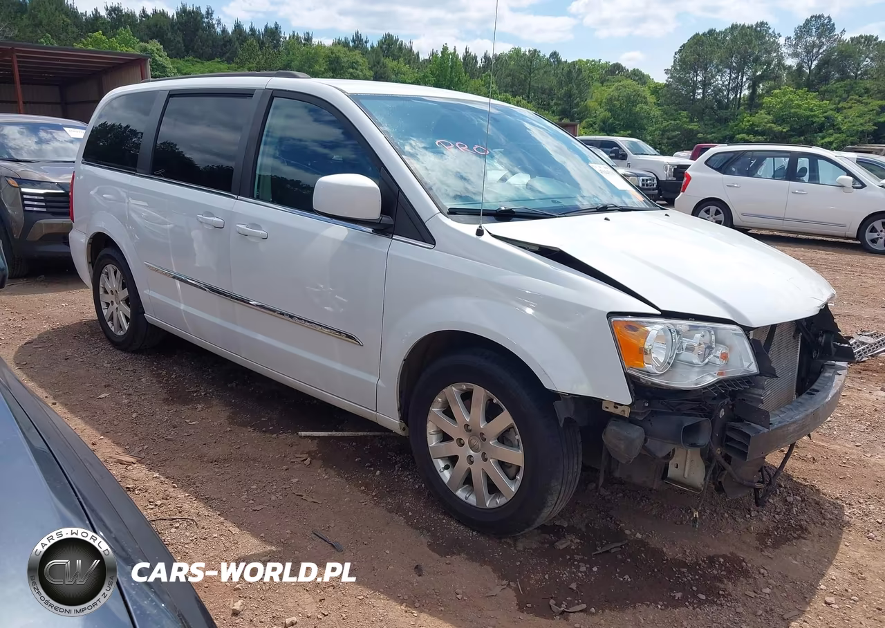 2015 Chrysler Town & Country Touring – zdjęcie 1 z 16