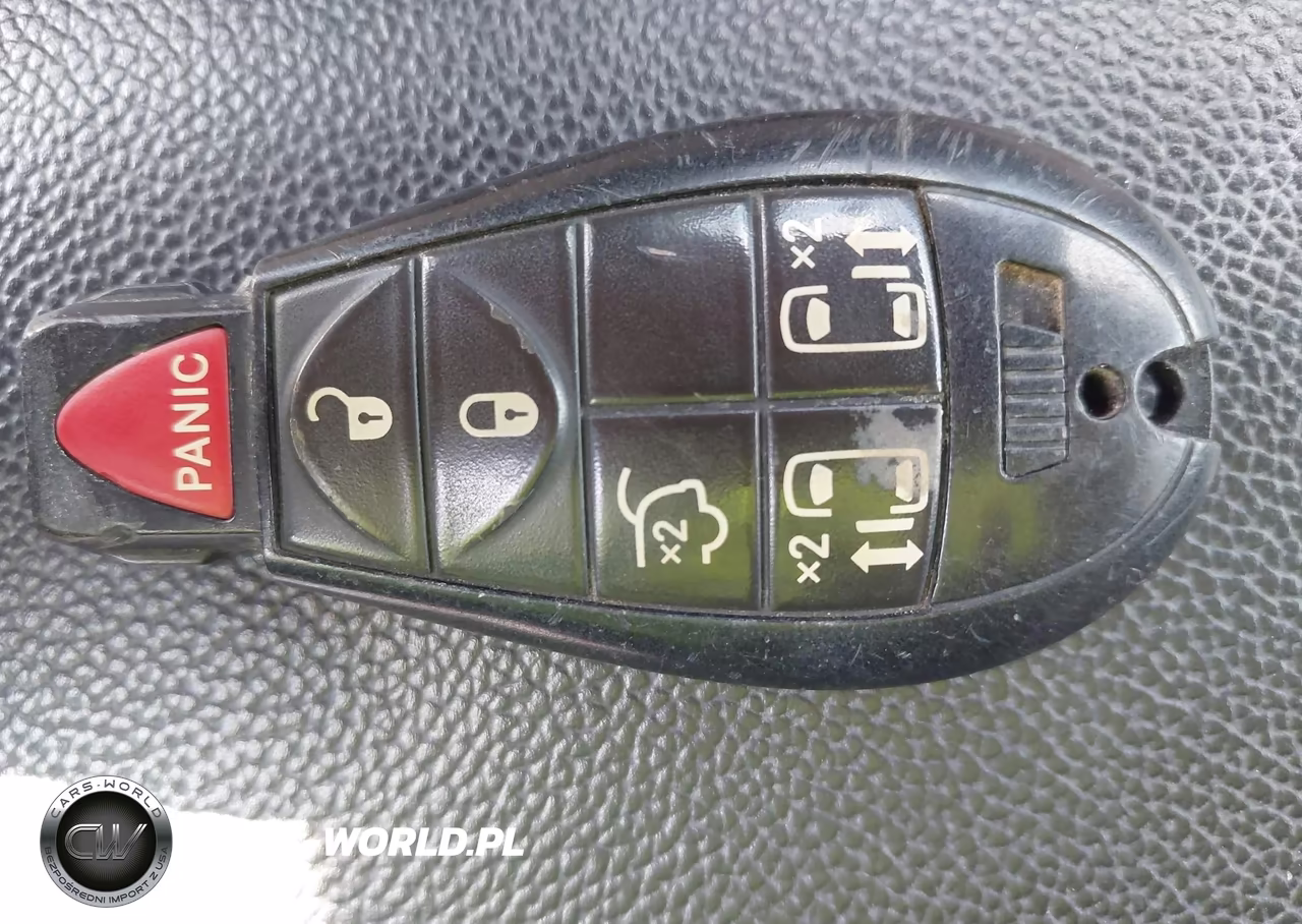 2015 Chrysler Town & Country Touring VIN:2C4RC1BGXFR561352 - 11