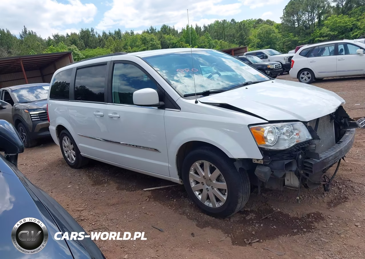 2015 Chrysler Town & Country Touring VIN:2C4RC1BGXFR561352 - 13