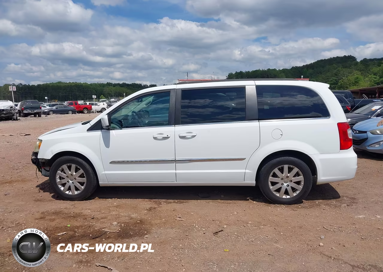 2015 Chrysler Town & Country Touring VIN:2C4RC1BGXFR561352 - 14