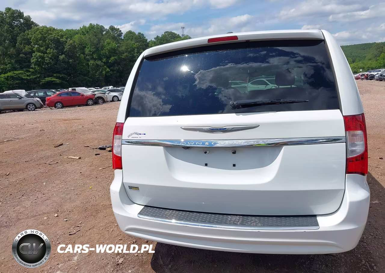 2015 Chrysler Town & Country Touring VIN:2C4RC1BGXFR561352 - 16