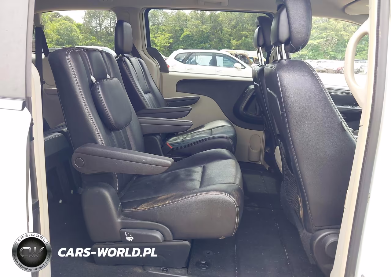 2015 Chrysler Town & Country Touring VIN:2C4RC1BGXFR561352 - 8