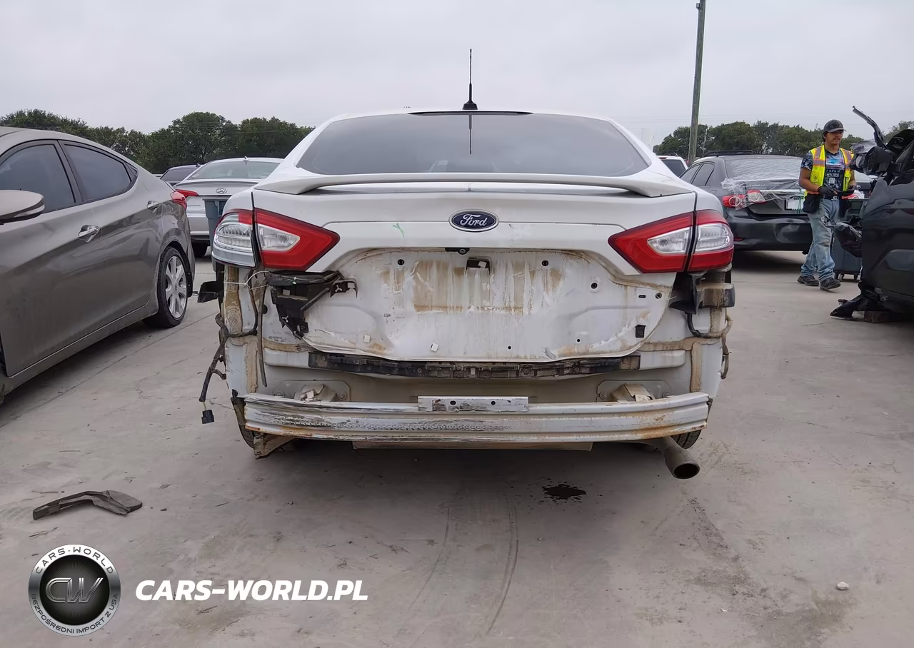 2015 Ford Fusion Energi Titanium VIN:3FA6P0SU8FR264085 - 13
