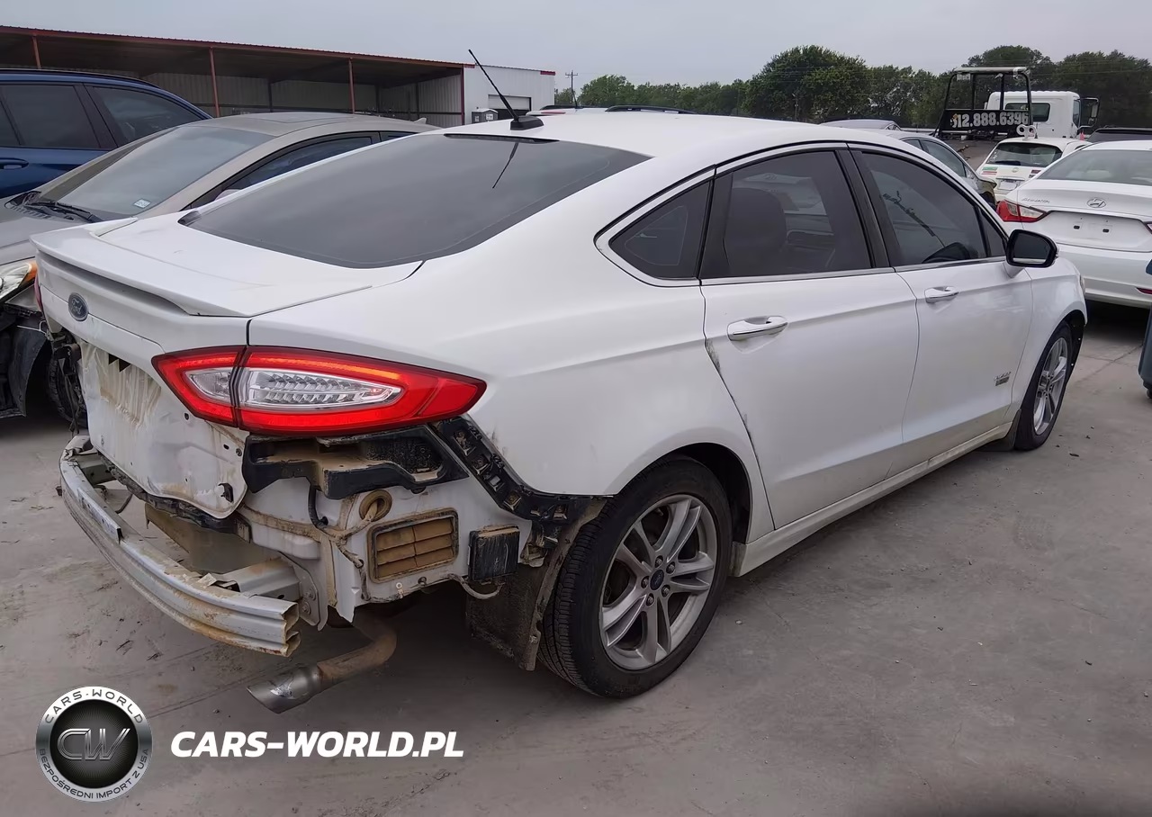 2015 Ford Fusion Energi Titanium VIN:3FA6P0SU8FR264085 - 4