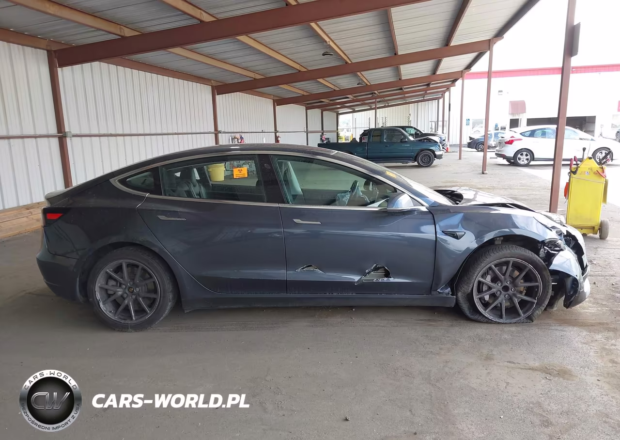2018 Tesla Model 3 Long Range-Mid Range VIN:5YJ3E1EAXJF028204 - 13