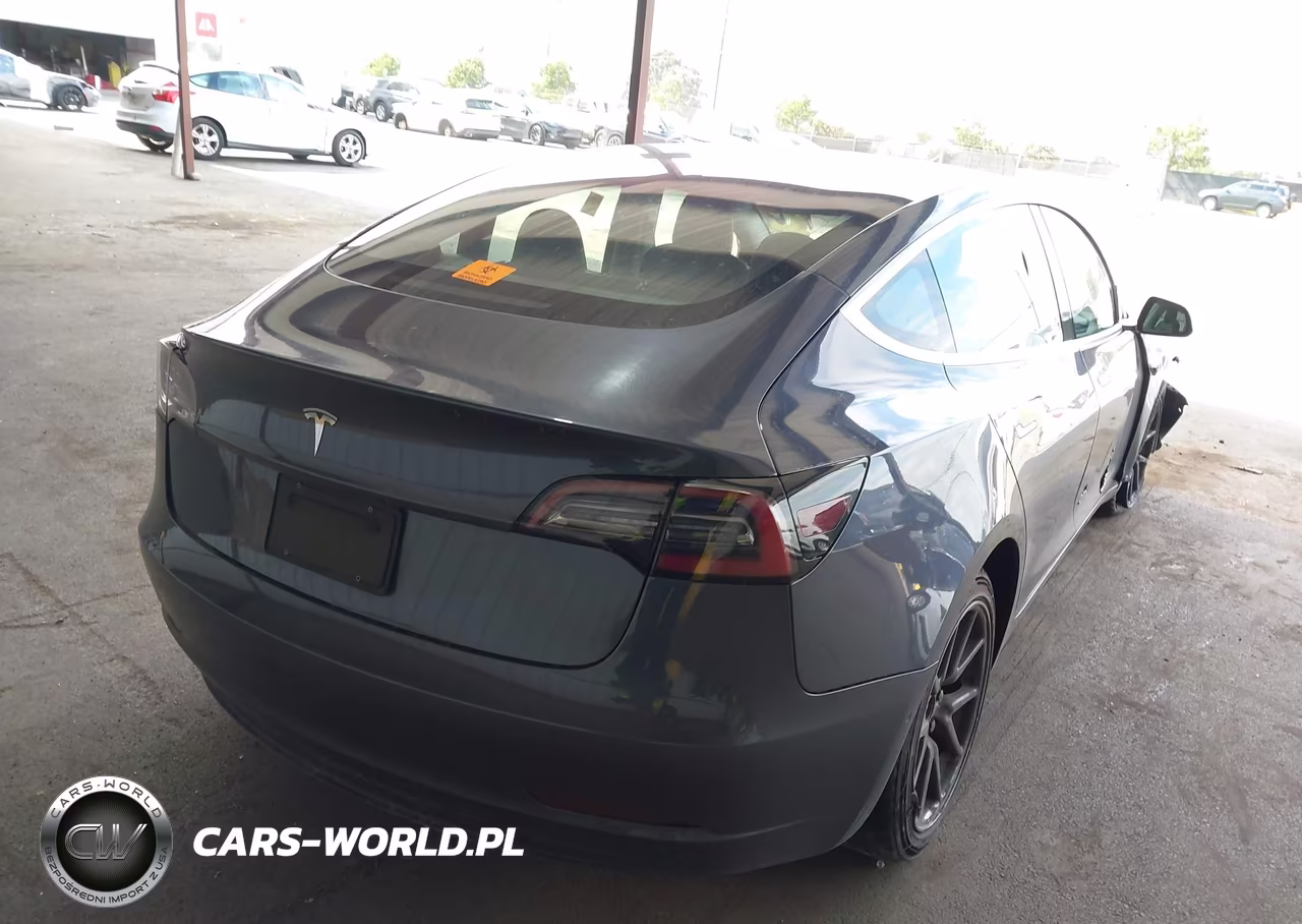 2018 Tesla Model 3 Long Range-Mid Range VIN:5YJ3E1EAXJF028204 - 4