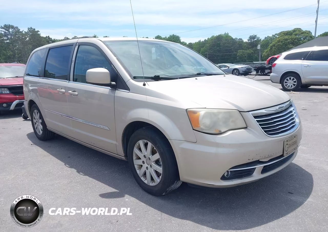 2013 Chrysler Town & Country Touring – zdjęcie 1 z 11
