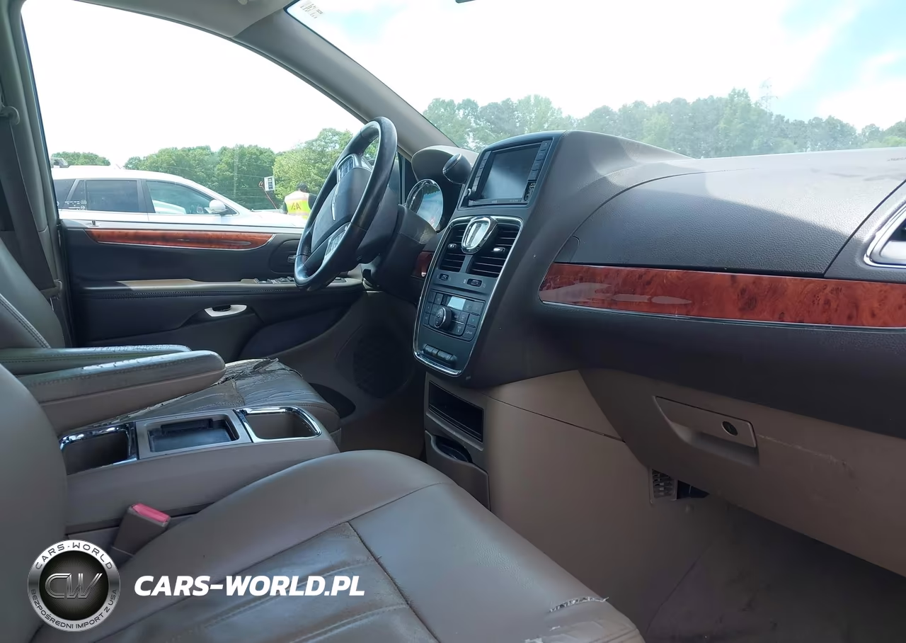 2013 Chrysler Town & Country Touring VIN:2C4RC1BG2DR721401 - 5