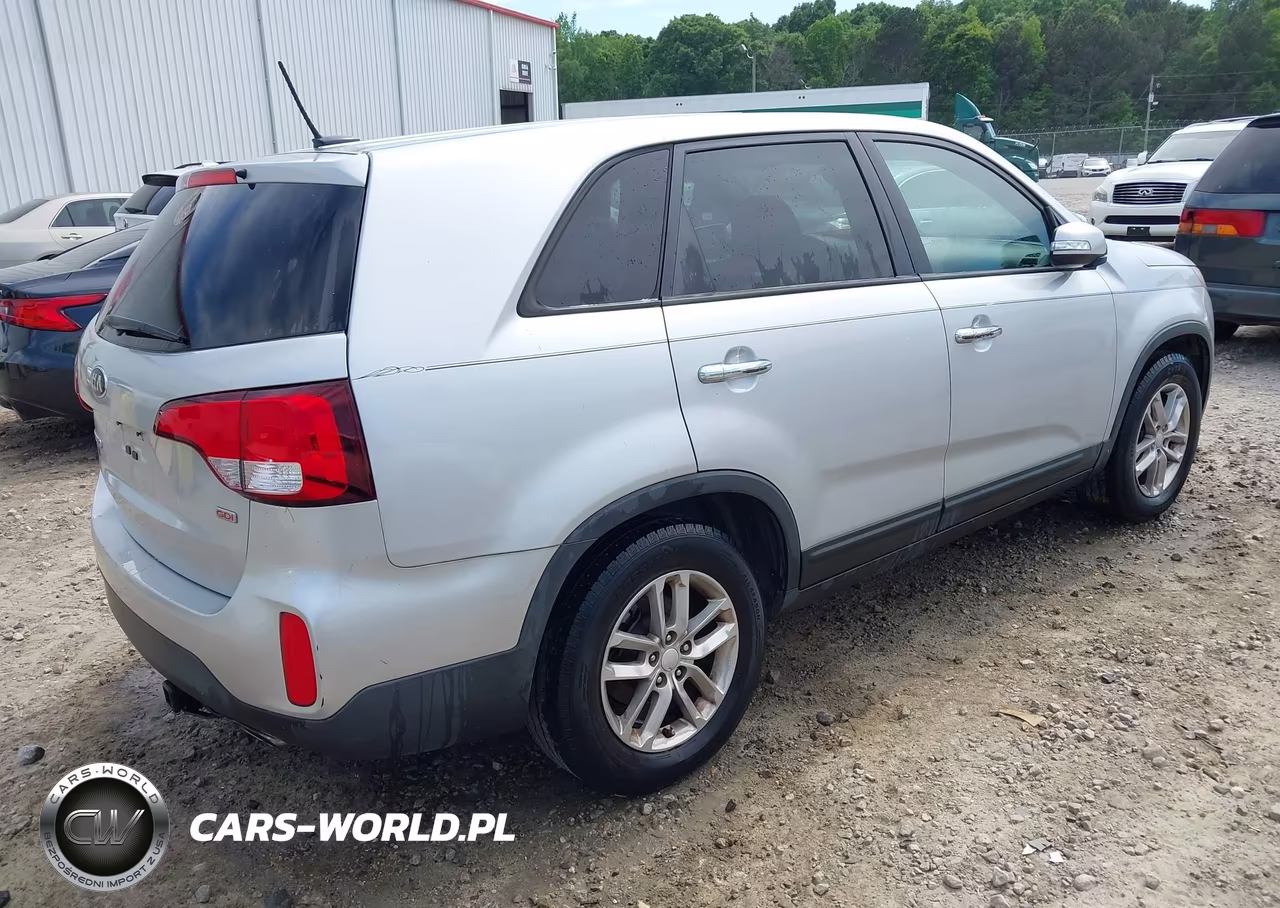 2015 Kia Sorento Lx VIN:5XYKT3A64FG582191 - 4