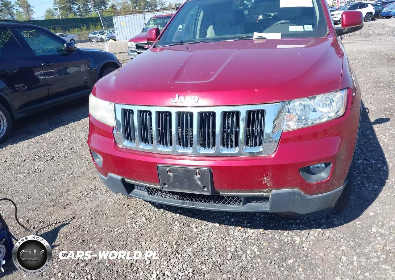 2013 Jeep Grand Cherokee Laredo VIN:1C4RJFAG7DC560847 - 12