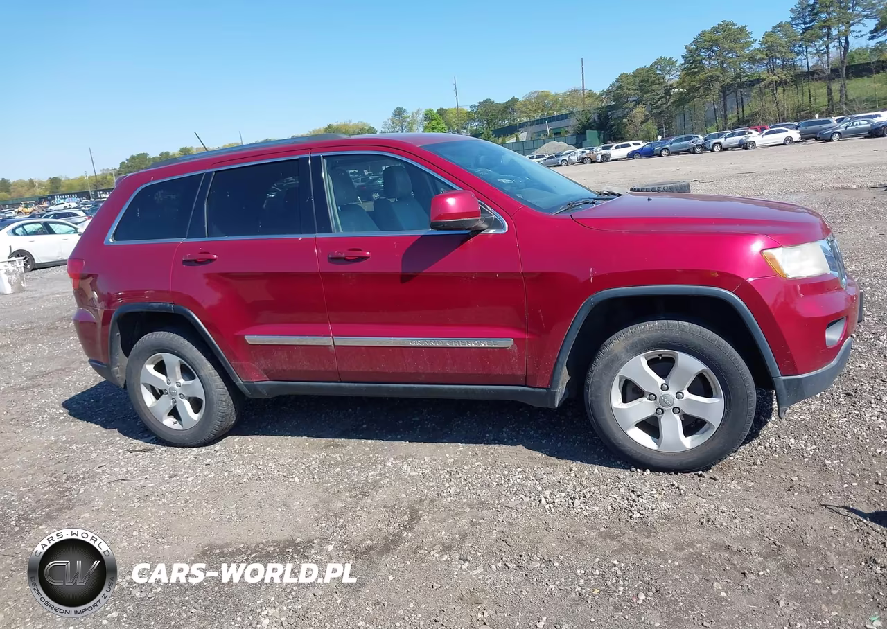 2013 Jeep Grand Cherokee Laredo VIN:1C4RJFAG7DC560847 - 13
